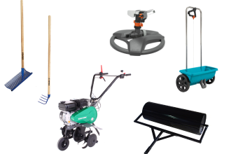 Ensemble d’outils pour entretenir un gazon : râteau, rouleau, semoir